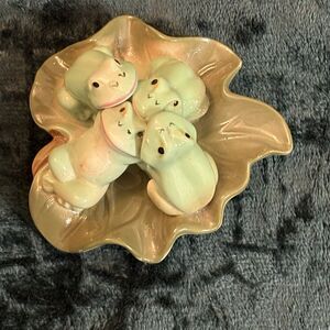 Four Green Frogs Lounging On A Lily Pad Ceramic Figurine Vintage Fairy Cottage